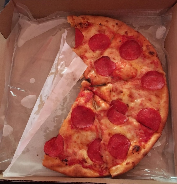 A hot water pack underneath a pizza to keep it warm