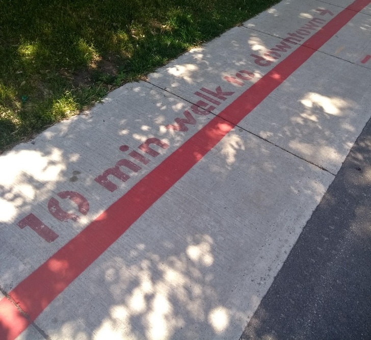 Lines that tourists can follow that direct them to certain places