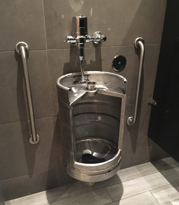 The urinals at this bar are made from old retired kegs.