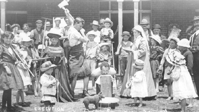 Citizens re-enact the execution of Charles II in Woy Woy, Australia in 1908.