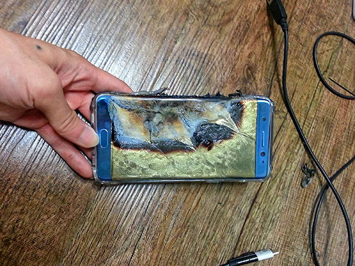 In 2017 everyone was talking about this explosive failure - the Samsung Galaxy Note 7. It lasted less than a year in the market after Samsung had to recall around 2.5million phones, due to complaints of overheating and exploding batteries.