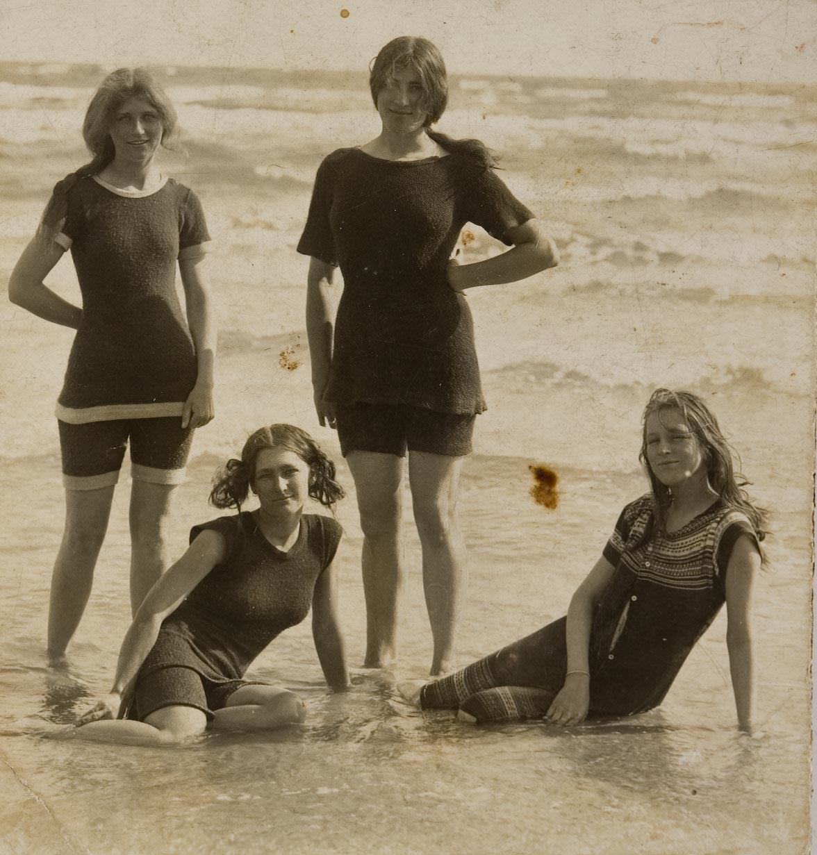 Young ladies at the beach near Melbourne, Australia in 1910.