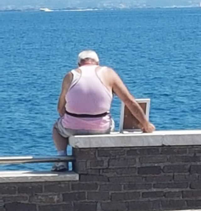 This 72-year-old widower has taken his wife’s portrait to the pier where they fell in love every morning since she died seven years ago