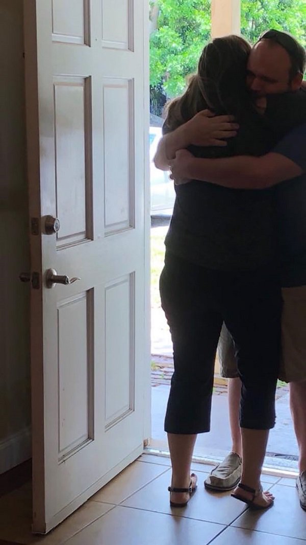 This man finally meets his birth parents after 26 years