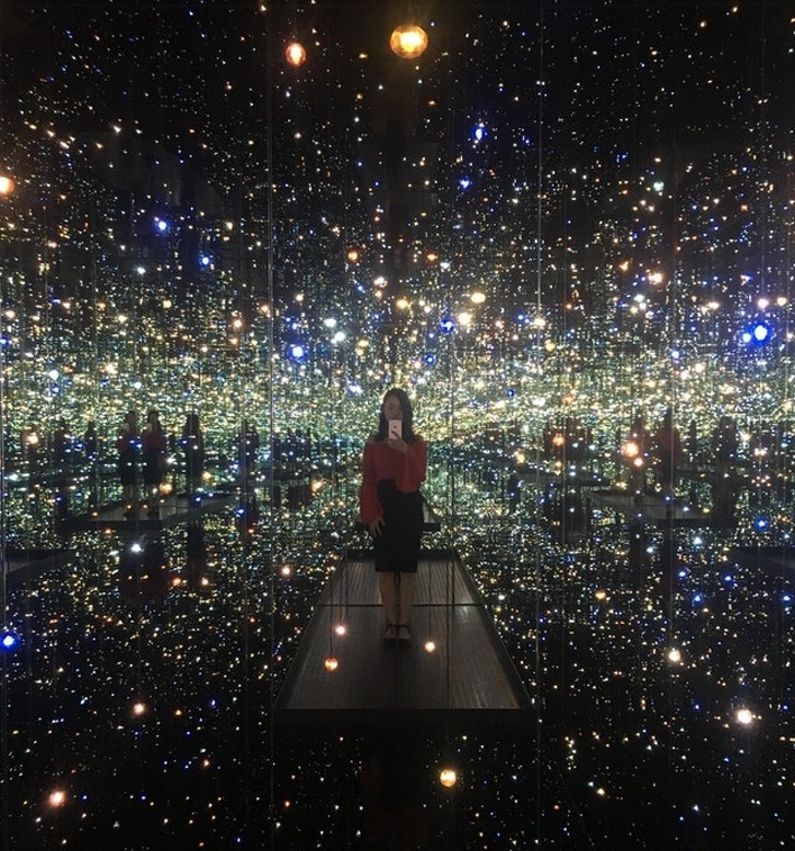 The infinity mirrors exhibition