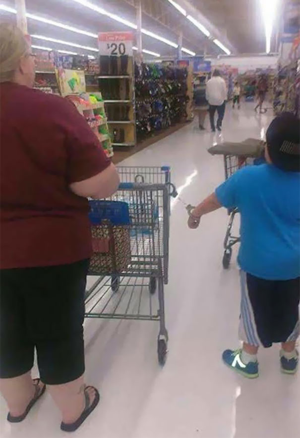 kid handcuffed to walmart shopping cart - 20