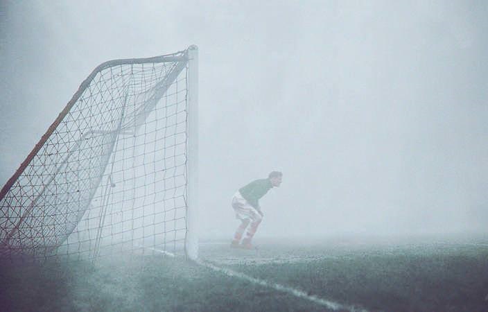 Goalkeeper Sam Bartram, alone on the pitch, not realizing that the game had been abandoned 15 minutes earlier due to heavy fog. 25 December 1937.