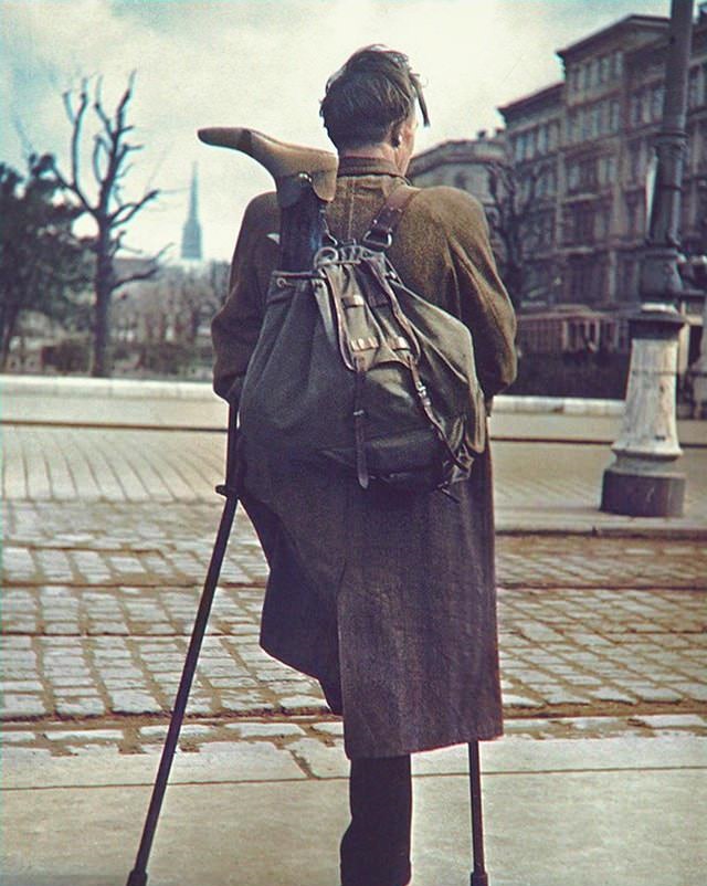 Homecoming prisoner, Vienna, Austria ca 1946.