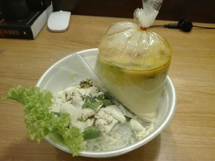 Soups in plastic bags are common in Thai street cafés.