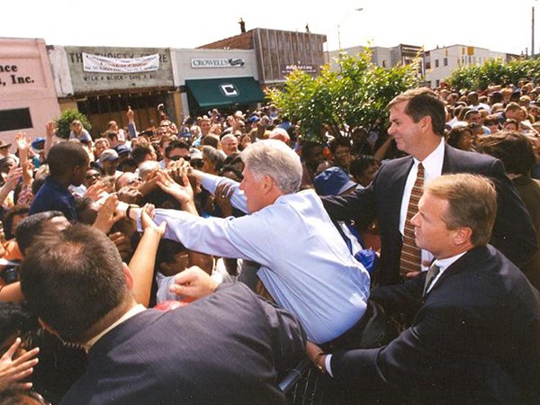 “WORKING THE ROPE” IS THE MOST STRESSFUL PART OF THE JOB

According to former Secret Service agent Tim Wood, “that’s where agents earn their money”. Nothing is more stressful than impromptu presidential greetings with citizens because “you have no idea what an uncontrolled crowd might do”. To minimize threats, agents are constantly scanning for signs of suspicious activity such as hands stuffed in pockets.