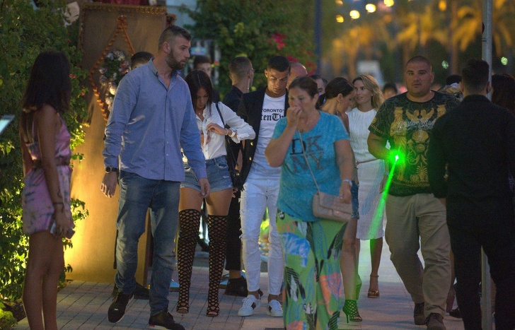 Cristiano Ronaldo has bodyguards that use a laser pointer.