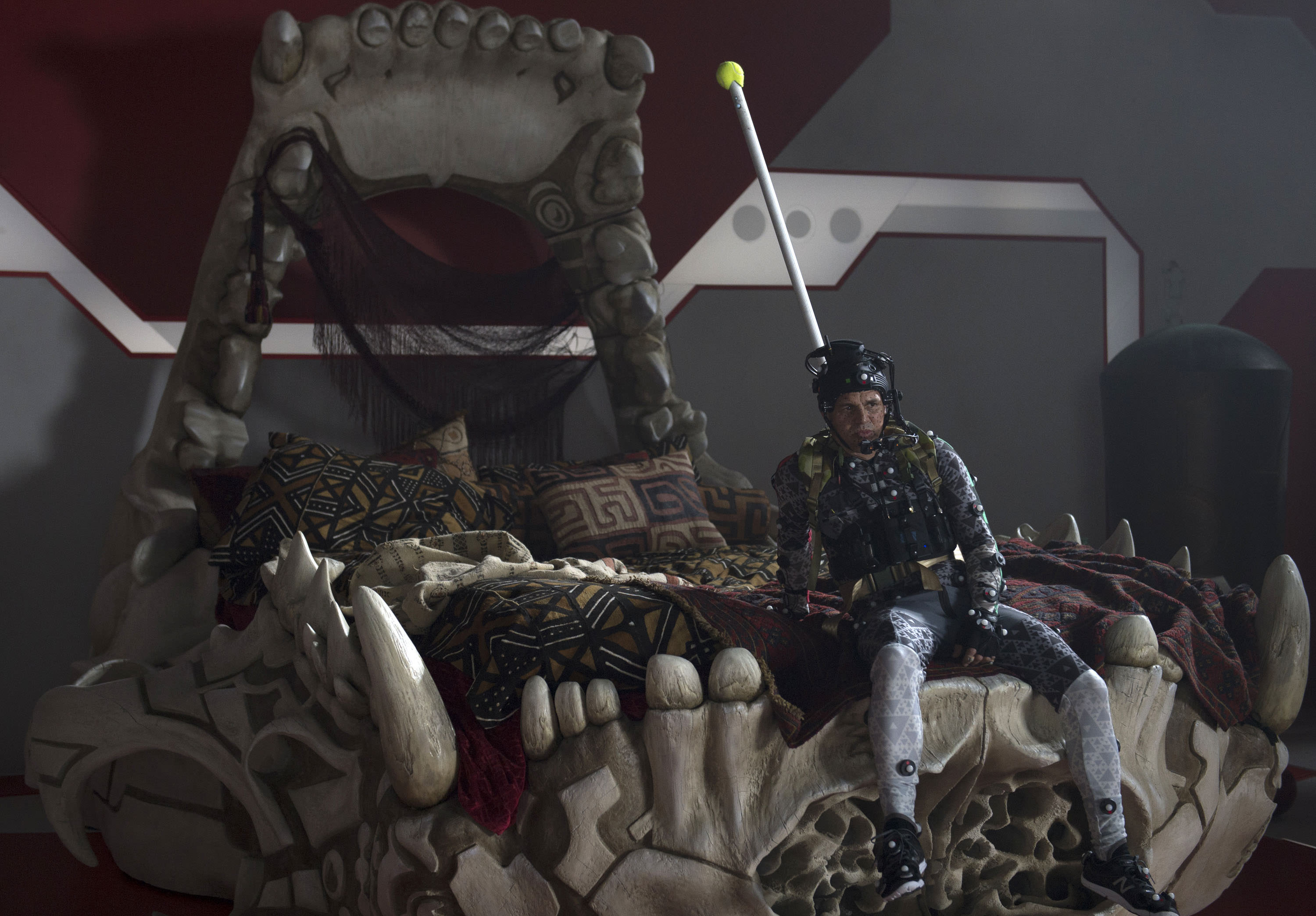 Mark Ruffalo preparing for a scene as his character The Hulk in Thor: Ragnarok (2017).