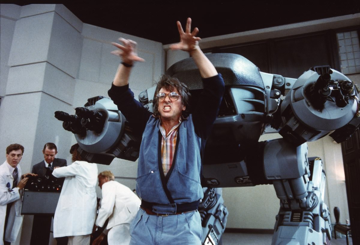 Paul Verhoeven prepping for a scene in Robocop in 1987.