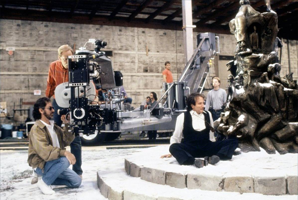 Steven Spielberg films a scene with Robin Williams in Hook (1991).