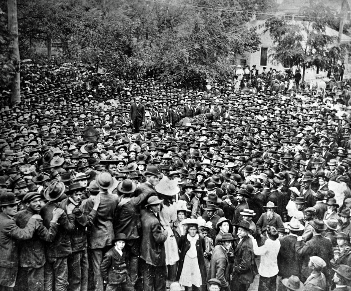 Crowds gathered to witness the hanging of Henry Campbell (he is standing in the center wearing a dark suit) in Lawrenceville, Georgia, May 8, 1908