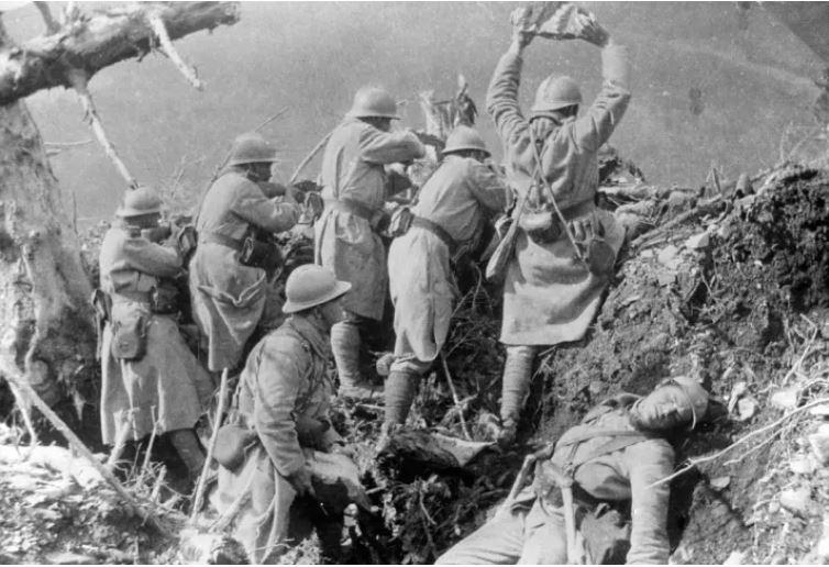 Desperation (1916) – French Soldiers Hurl Rocks At Advancing German Soldiers From Their Hillside Trench – Vosges