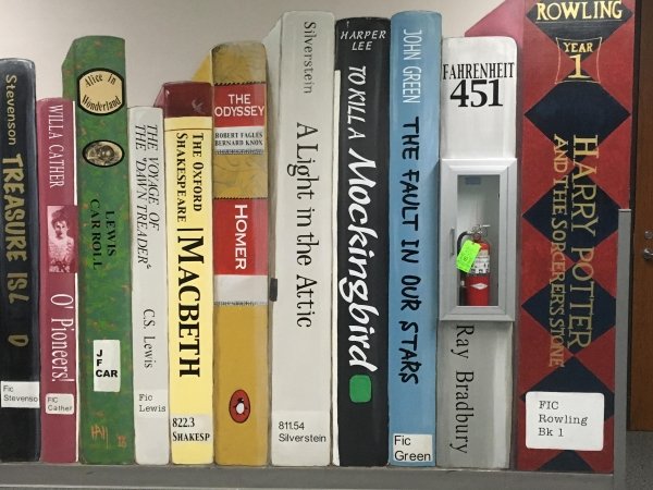 book mural school - Rowling Year Harry Potter And The Sorcerer'S Stone Rowling Fic Bk 1 Fahrenheit 451 Ray Bradbury Green Fic John Green The Fault In Our Stars To Kill A Mockingbird Silverstein A Light in the Attic Homer Sheroesedare Macbeth 81154 Silvers