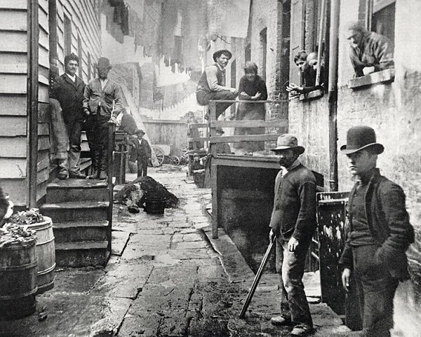 Bandit’s Roost, New York City, Circa 1890. This place is said to have been one of the most dangerous areas in the entire city at the time thanks to crime and disease.