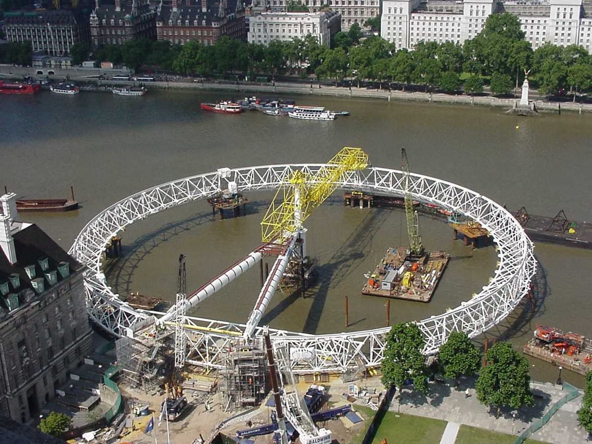 The London Eye under construction.