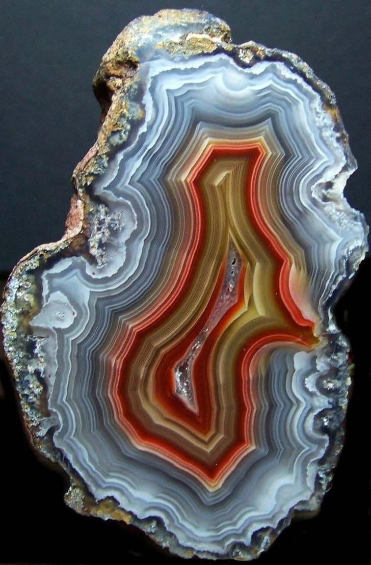 The cross-section of an Agate