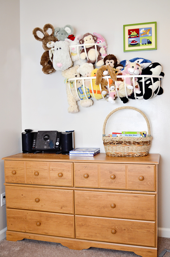 An organizer for toys made of flower holders