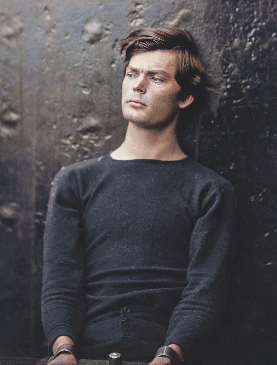 The portrait of 21-year-old Lewis Powell, a confused felon who invaded US Foreign Secretary William H. Seward's home on April 14, 1865, stabbed him with a knife. Seward survived the attack. Powell was a supporter of the Confederates, the southern states that had left the Union in 1861 in protest against Lincoln's election. This segregation resulted in a four-year civil war in which 620,000 Americans died. Powell was a veteran of the Battle of Gettysburg in 1863.

His portrait was made when he waited for his trial as a prisoner on the USS Saugus.