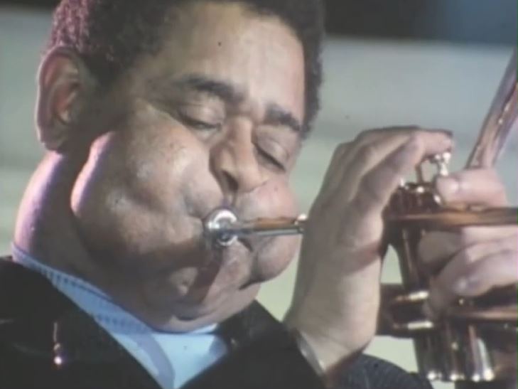 Dizzy Gillespie’s cheeks inflating while he is playing jazz