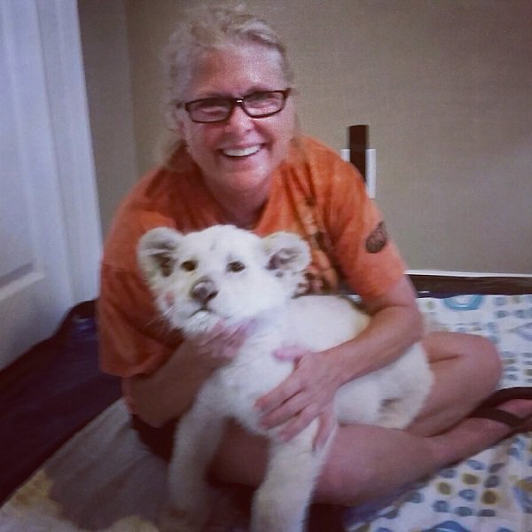 “My mom rehabilitates large cats, as in lions tigers jaguars cougars etc…. she always has scratches on her arms and legs and no one EVER believed our family when she told them why.”