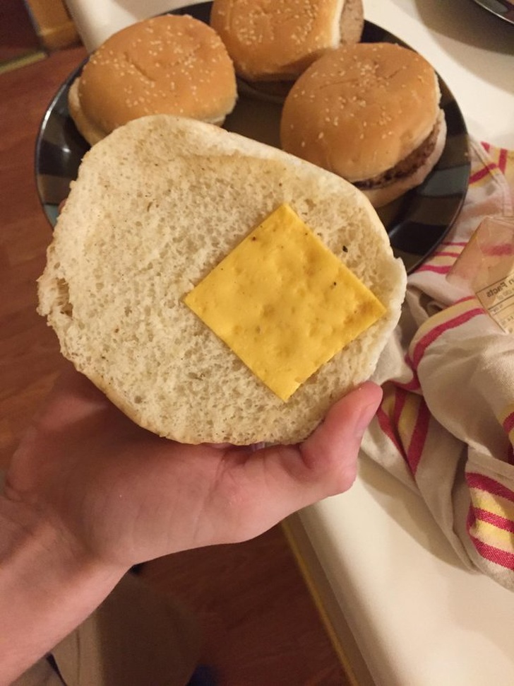 This piece of cheese barely gives it the right to be called a “cheeseburger”.