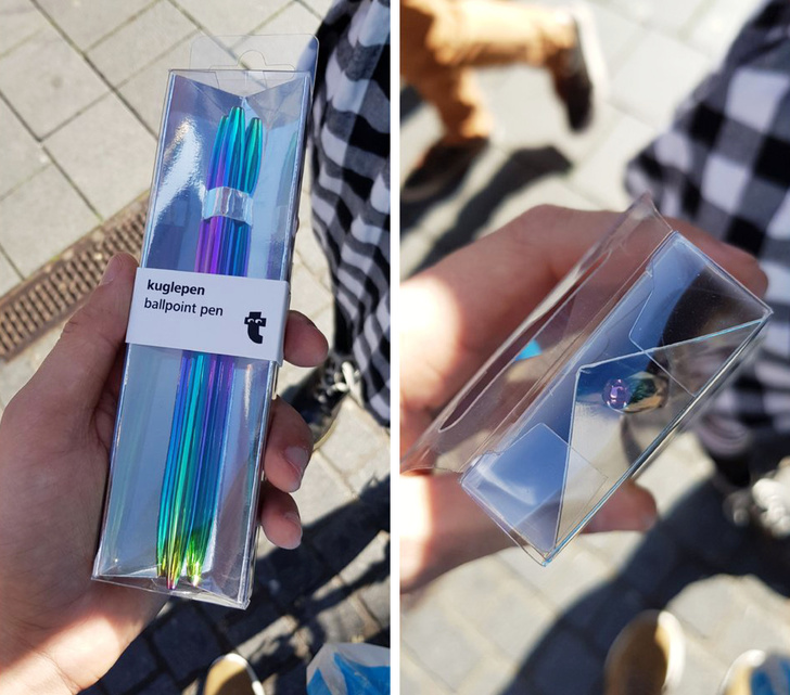 The reflection makes it look like you’re buying 3 pens.