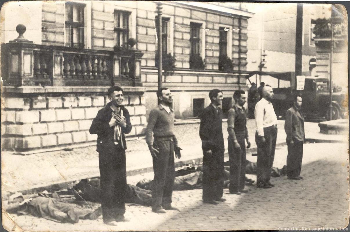 The different ways we face death, Polish partisans awaiting execution (WW2) they all have very distinct facial expressions.