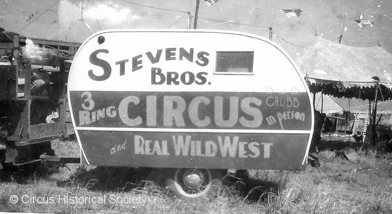 15 pics from Circus life in the 1940's