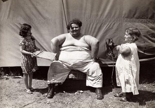 15 pics from Circus life in the 1940's