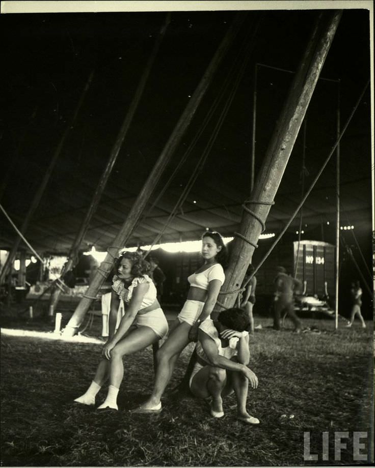 15 pics from Circus life in the 1940's