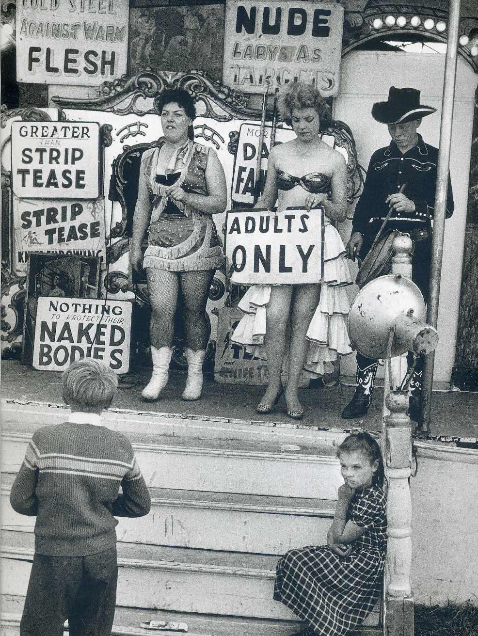 15 pics from Circus life in the 1940's