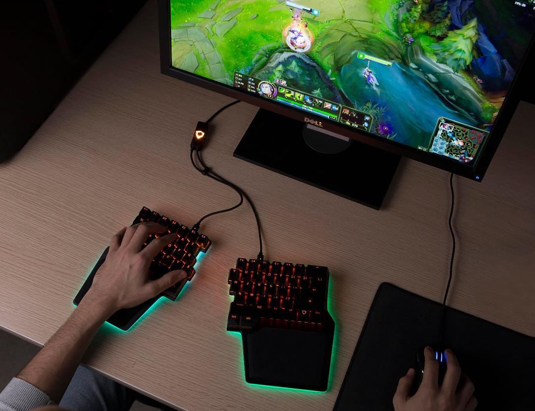 This split keyboard will let you place your hands in the most comfortable manner.