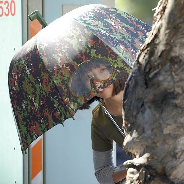 This goggles umbrella fully covers the upper part of your body letting you see what’s going on around you.