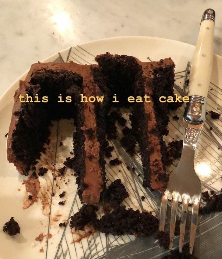 wtf chelsea peretti cake tweet - this is how i eat cakes