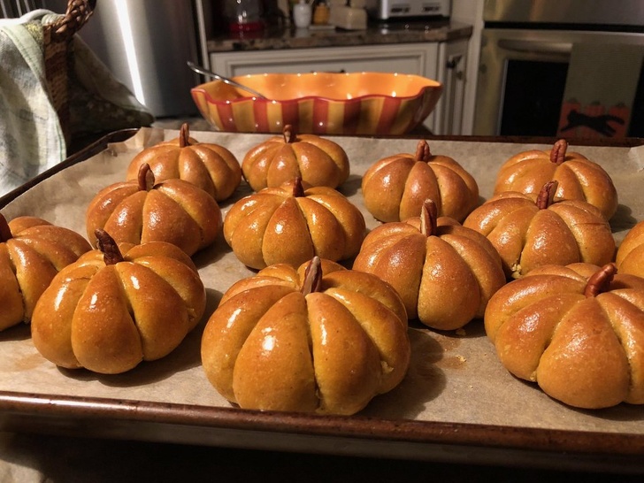 These buns turned out so cool, they could be mistaken for real pumpkins.