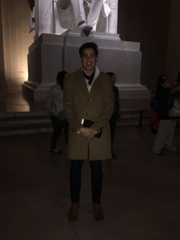 Asked A Stranger To Take A Pic Of Me With The Lincoln Memorial… I Think He Thought I Was Just Into Lincoln’s Sneakers!