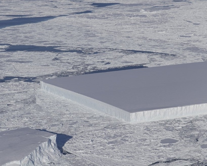 A perfectly rectangular iceberg