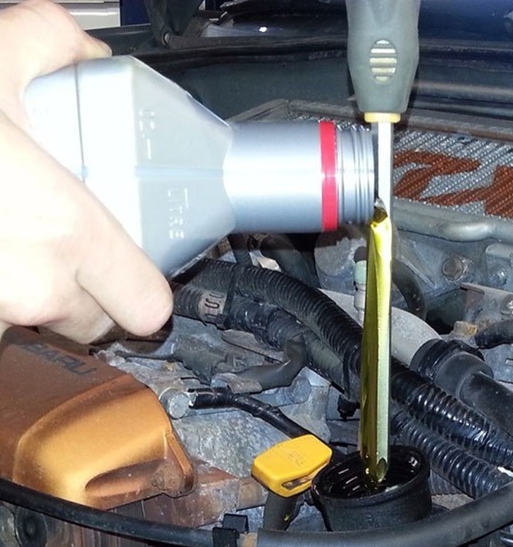 How do you pour oil in your car if you do not have a funnel? If you need to pour oil into your car but there is no funnel around, you can replace it with a screwdriver. If you don’t have a screwdriver take a sheet of paper and roll it into a funnel shape.