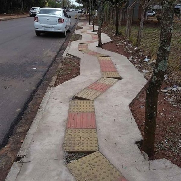 zig zagging sidewalk that could have probably been done better
