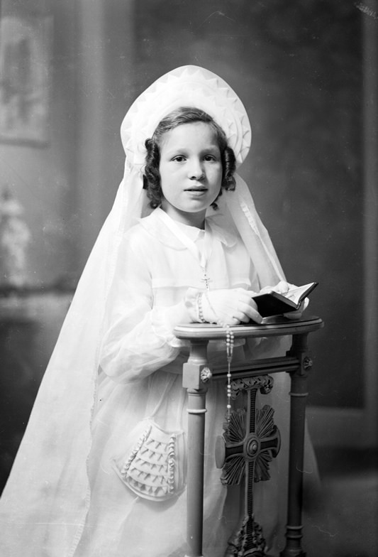 Portrait of little girl in  Nogent-le-Rotrou, France, 1951.