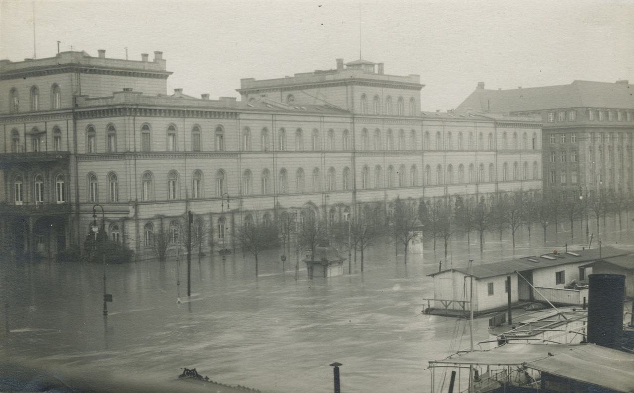 Flood in Cologne, Germany, 1919.