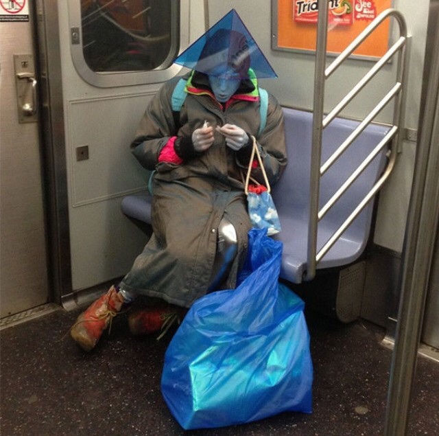 crazy people on subway - Trid