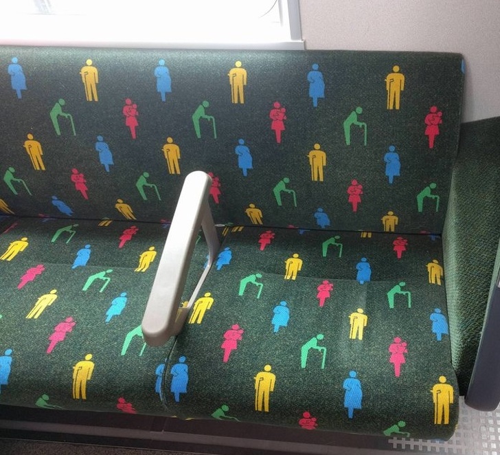 The seat pattern on the train tells you where priority seating is.