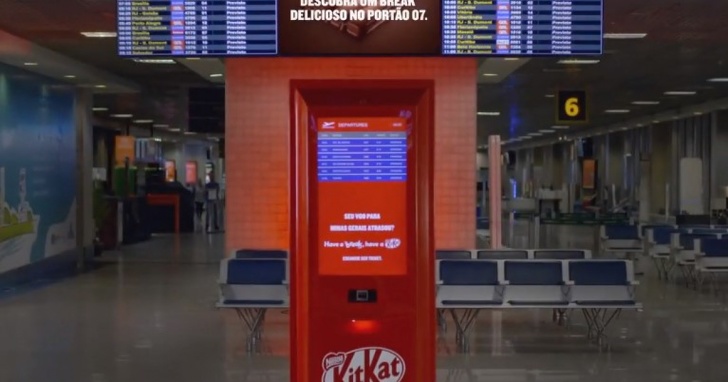 Passengers whose flights have been delayed got KitKats in Sao Paulo.