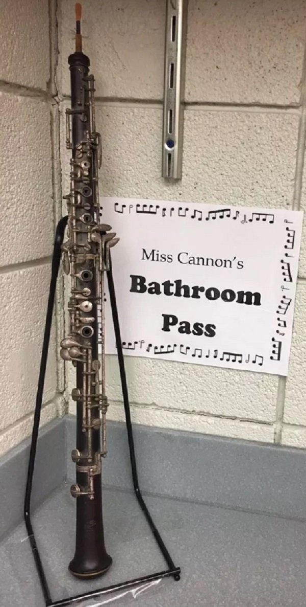 clarinet - Miss Cannon's Bathroom Pass et seperti se