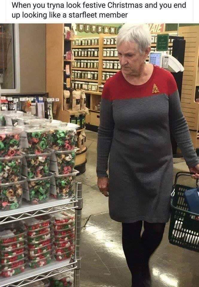 meme starfleet christmas - When you tryna look festive Christmas and you end up looking a starfleet member Uitsen Tom. Citit Mit